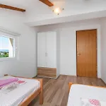 Ana Apartamento Vrsi