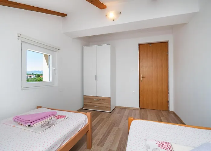 Ana アパート ヴーシ